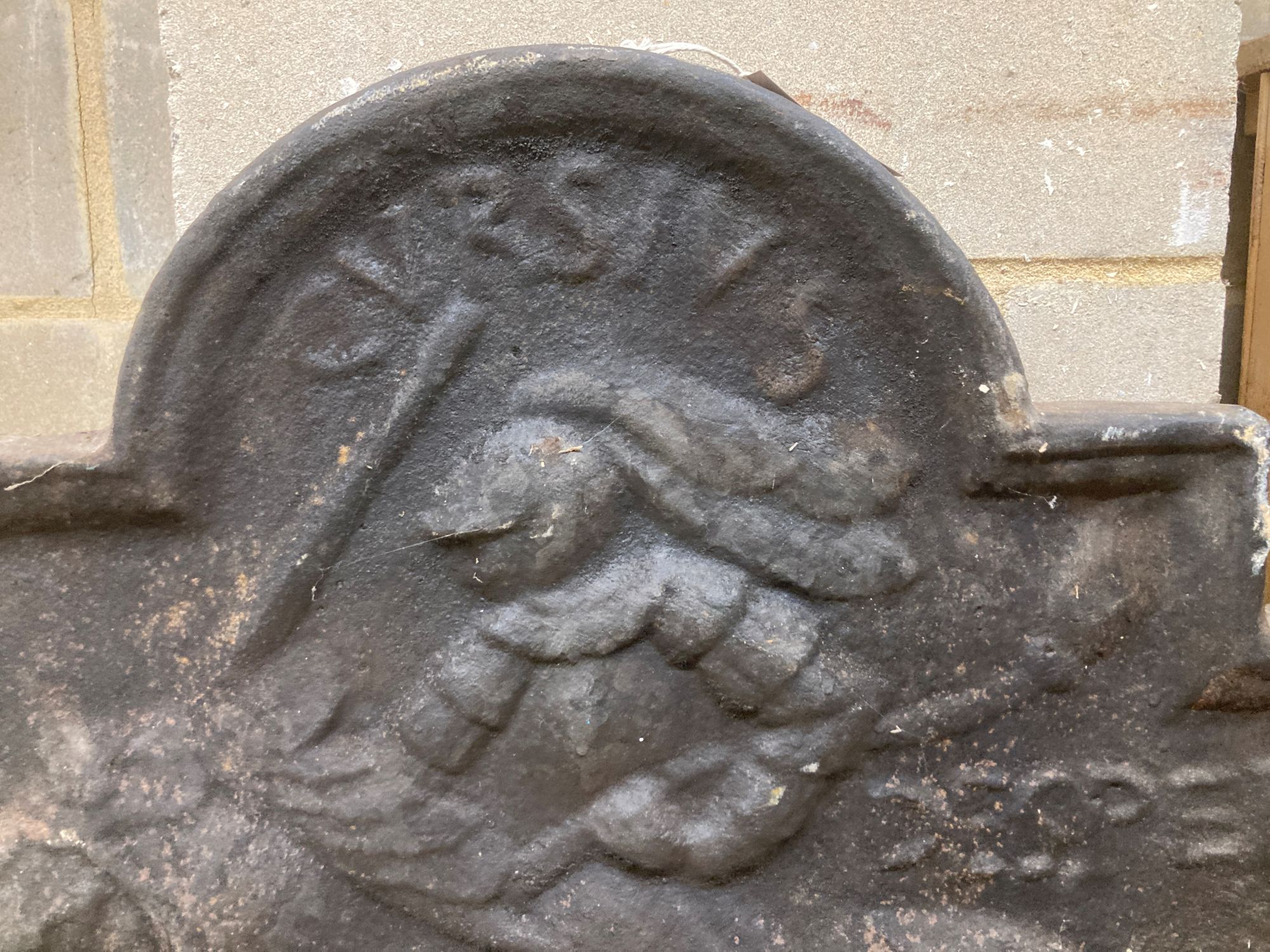 A 17th century style cast iron fireback, width 90cm, height 78cm